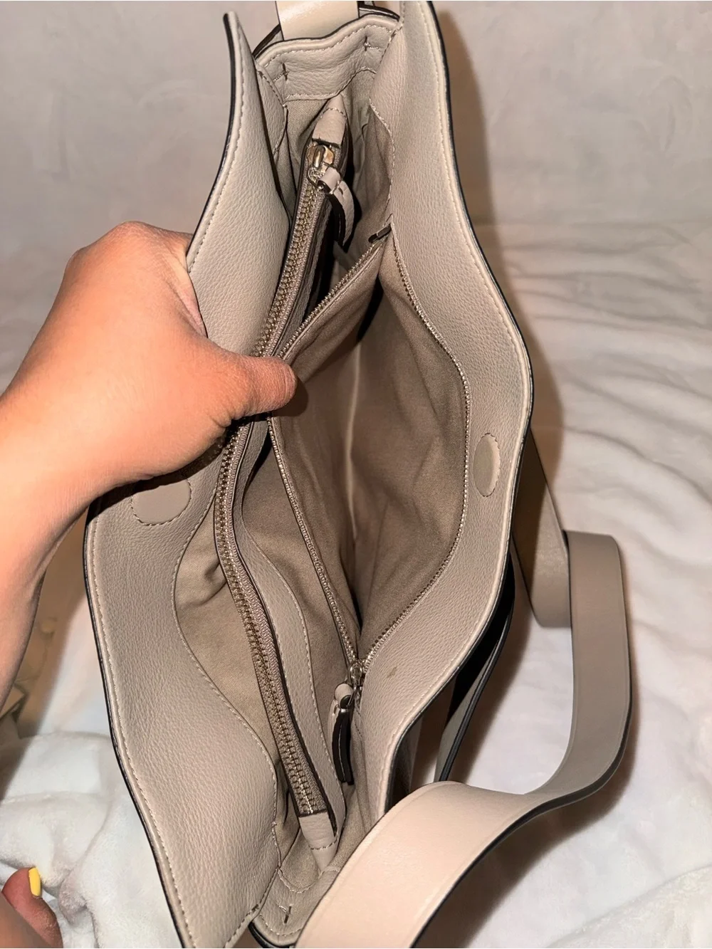 Tory Burch Gemini Link Belted Hobo Crossbody in French Gray